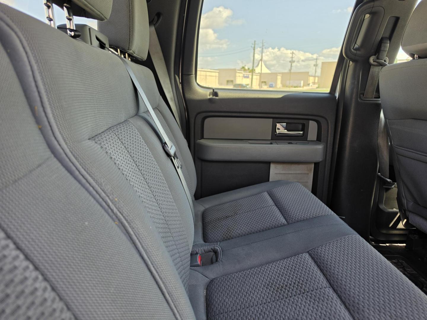 2012 silver Ford F-150 FX2 SuperCrew 5.5-ft. Bed 2WD (1FTFW1CF2CF) with an 5.0L V8 engine, 6-Speed Automatic transmission, located at 5005 Telephone Rd., Houston, TX, 77087, (713) 641-0980, 29.690666, -95.298683- Photo#5
