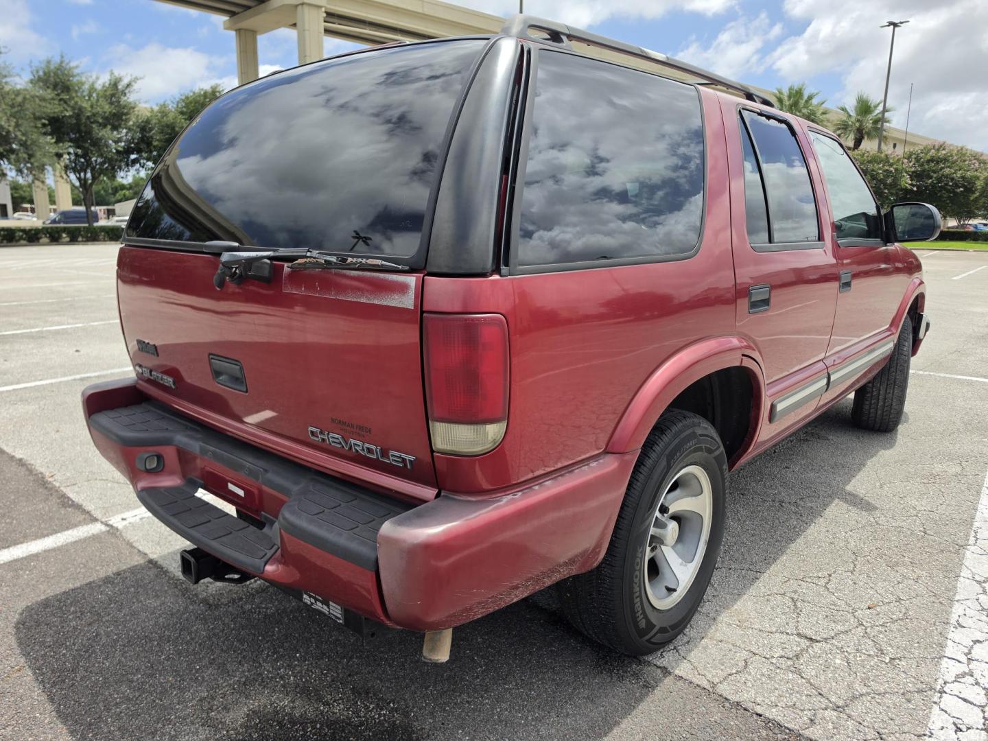 2001 Chevrolet Blazer LS 4-Door 2WD (1GNCS13W412) with an 4.3L V6 OHV 12V engine, 4-Speed Automatic Overdrive transmission, located at 5005 Telephone Rd., Houston, TX, 77087, (713) 641-0980, 29.690666, -95.298683- Photo#3