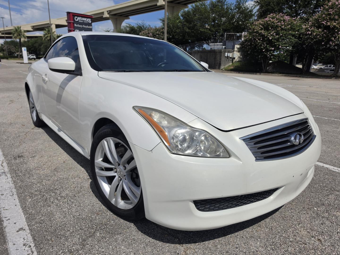 2009 white Infiniti G Coupe G37 (JNKCV66EX9M) with an 3.7L V6 DOHC 24V engine, 5-Speed Automatic Overdrive transmission, located at 5005 Telephone Rd., Houston, TX, 77087, (713) 641-0980, 29.690666, -95.298683- Photo#2