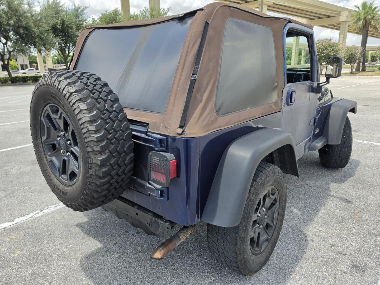 2001 Blue Jeep Wrangler Sport (1J4FA49S31P) with an 4.0L L6 OHV 12V engine, located at 5005 Telephone Rd., Houston, TX, 77087, (713) 641-0980, 29.690666, -95.298683- Photo#3