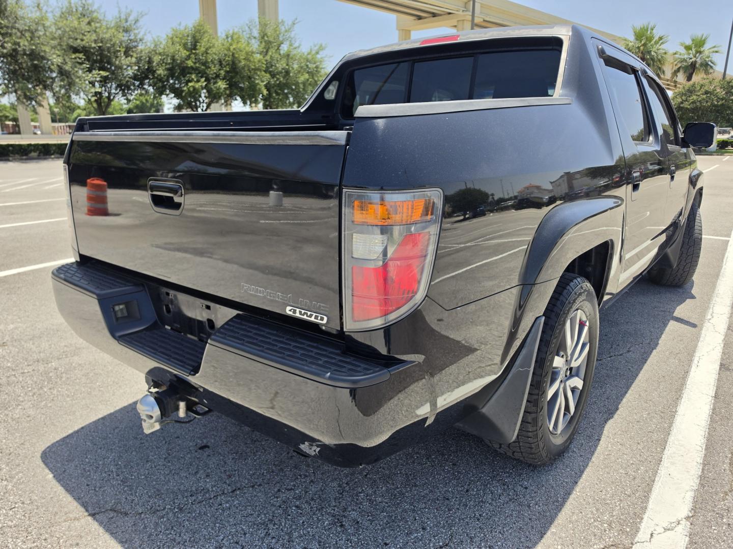 2006 Black Honda Ridgeline RTL (2HJYK16516H) with an 3.5L V6 SOHC 24V engine, 5A OD transmission, located at 5005 Telephone Rd., Houston, TX, 77087, (713) 641-0980, 29.690666, -95.298683- Photo#3
