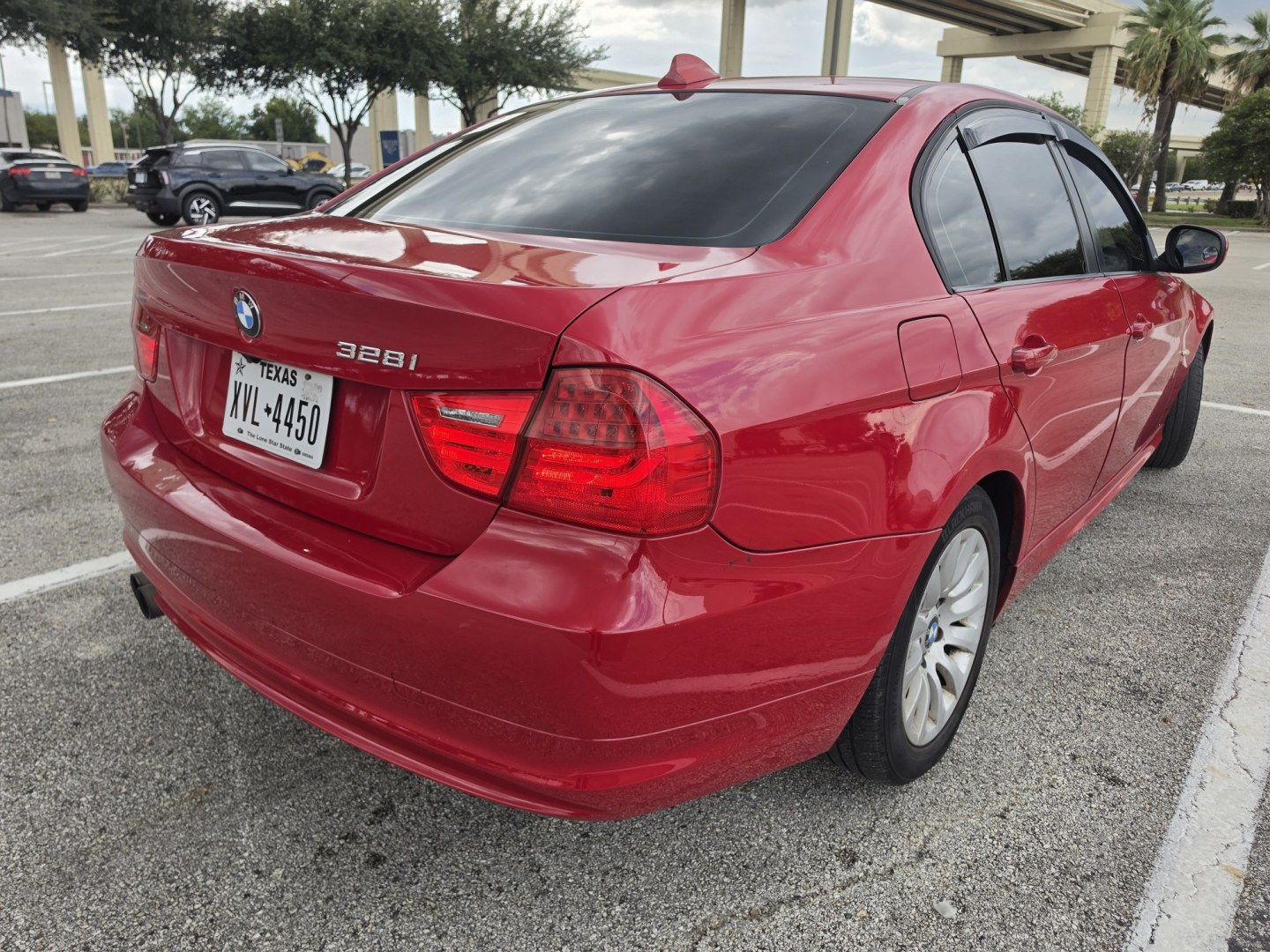 2009 Red BMW 3-Series 328i (WBAPH57549N) with an 3.0L L6 DOHC 24V engine, located at 5005 Telephone Rd., Houston, TX, 77087, (713) 641-0980, 29.690666, -95.298683- Photo#2