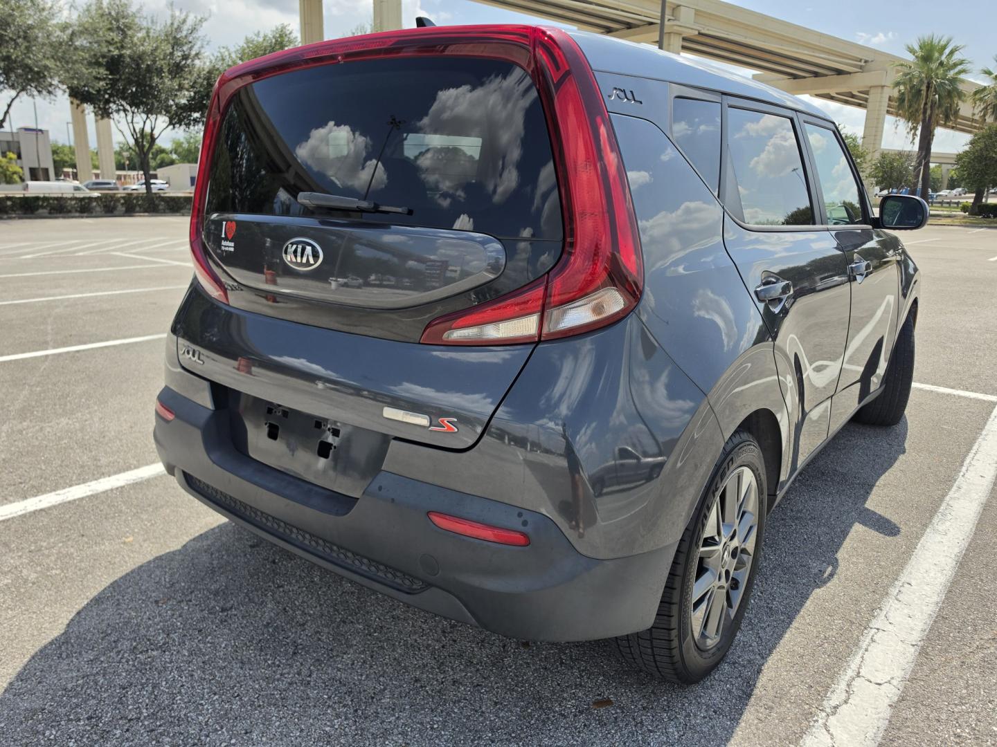2021 Gray Kia Soul LX CVT (KNDJ23AU2M7) with an 2.0L L4 DOHC 16V engine, CVT transmission, located at 5005 Telephone Rd., Houston, TX, 77087, (713) 641-0980, 29.690666, -95.298683- Photo#3